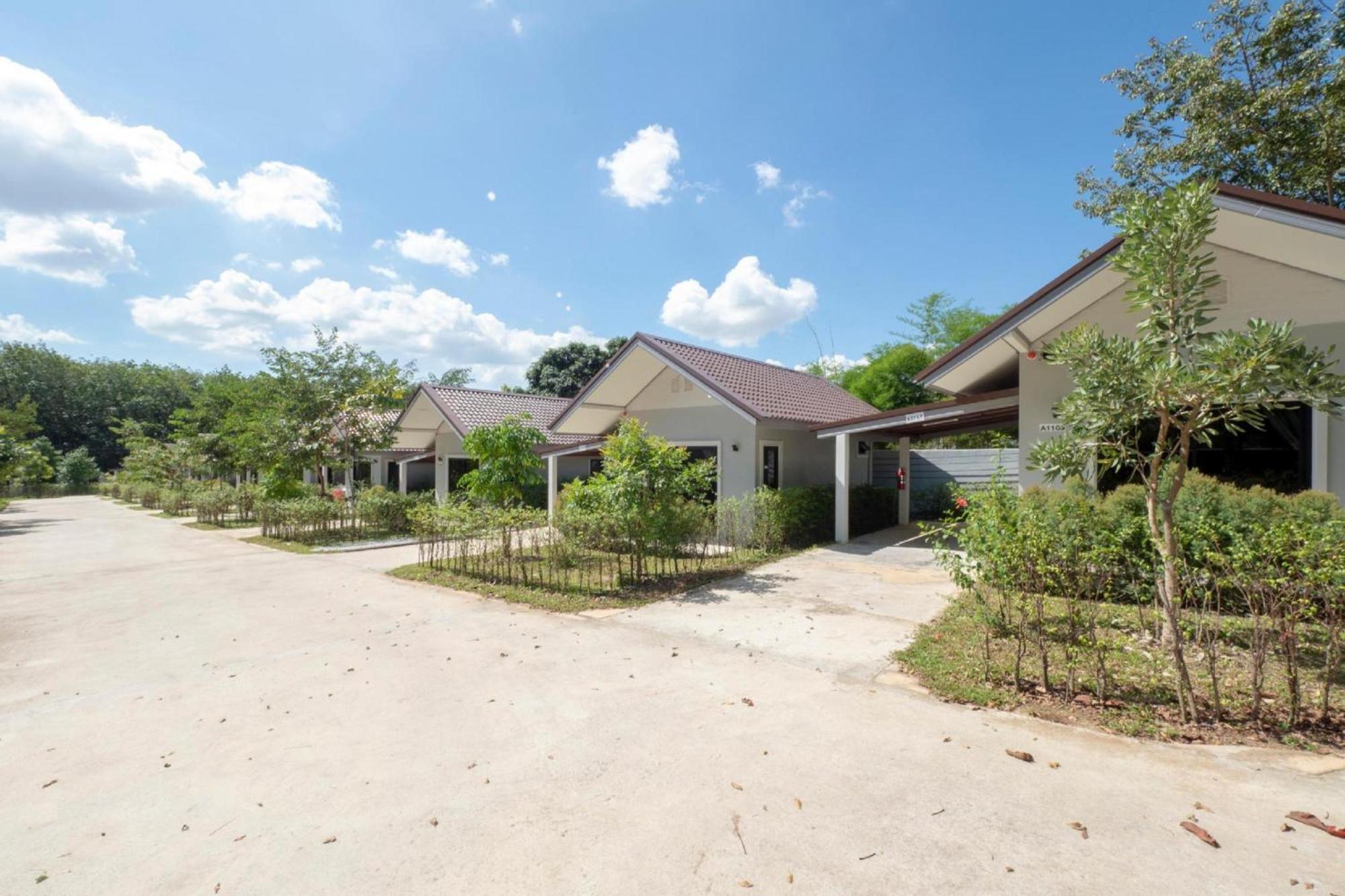 Capital O 75378 Thawapee Resort Районг Екстериор снимка